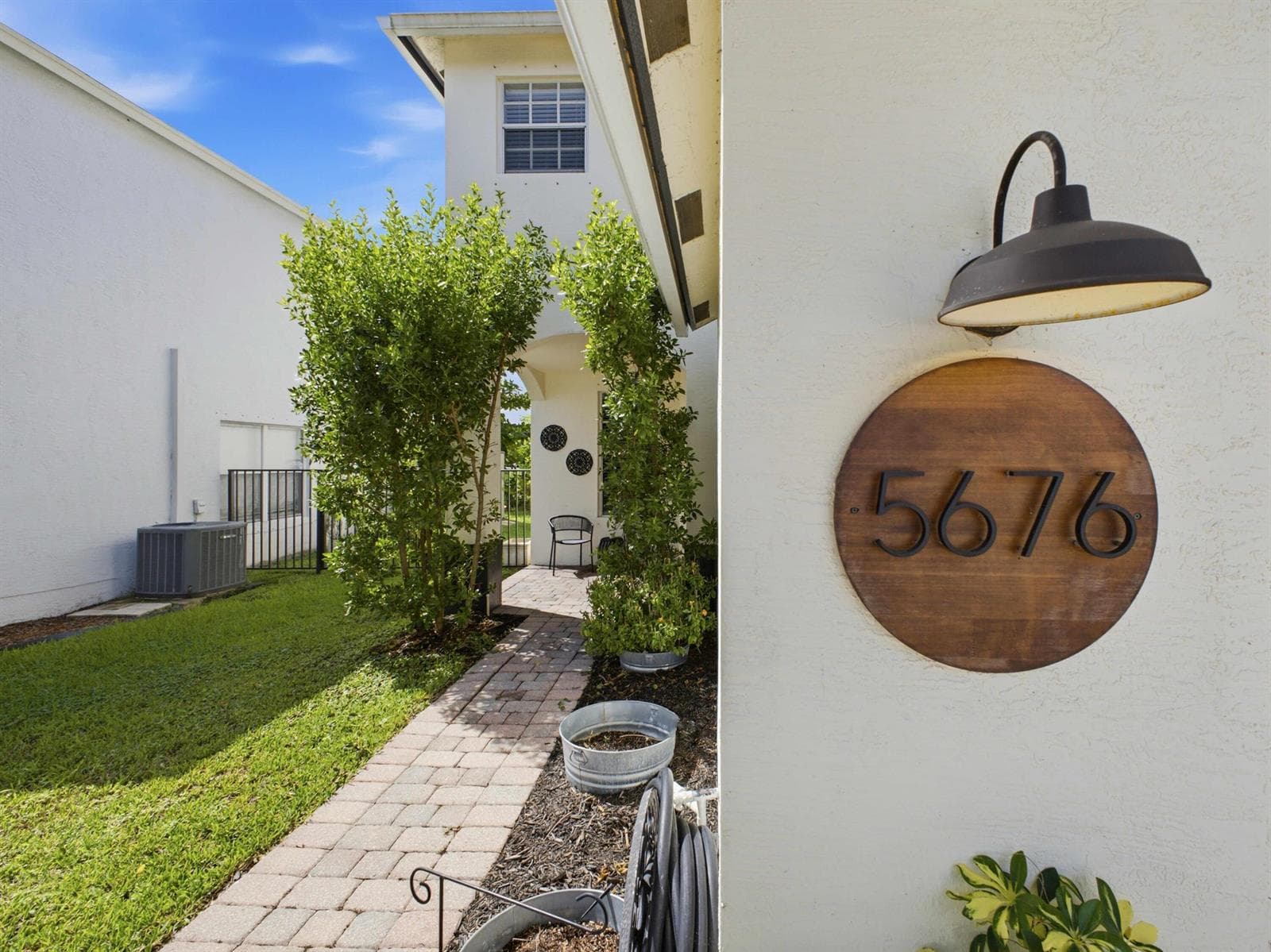 5676 Azalea Circle photo 2
