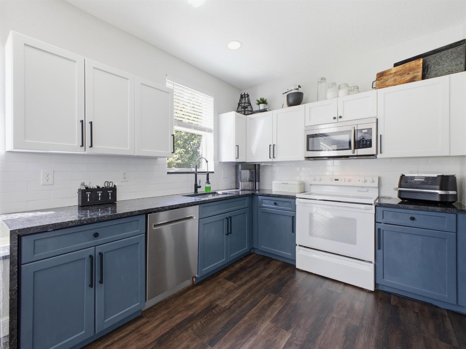 5676 Azalea Circle photo 11