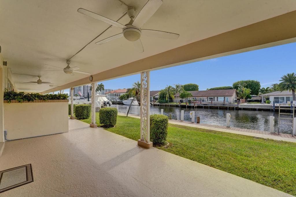 2866 NE 30th Street 9 photo 2