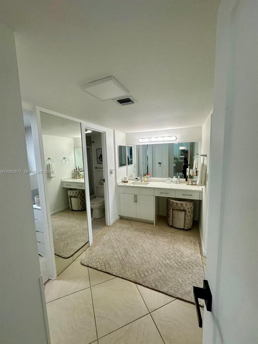 100 Bayview Dr 1114 photo 21