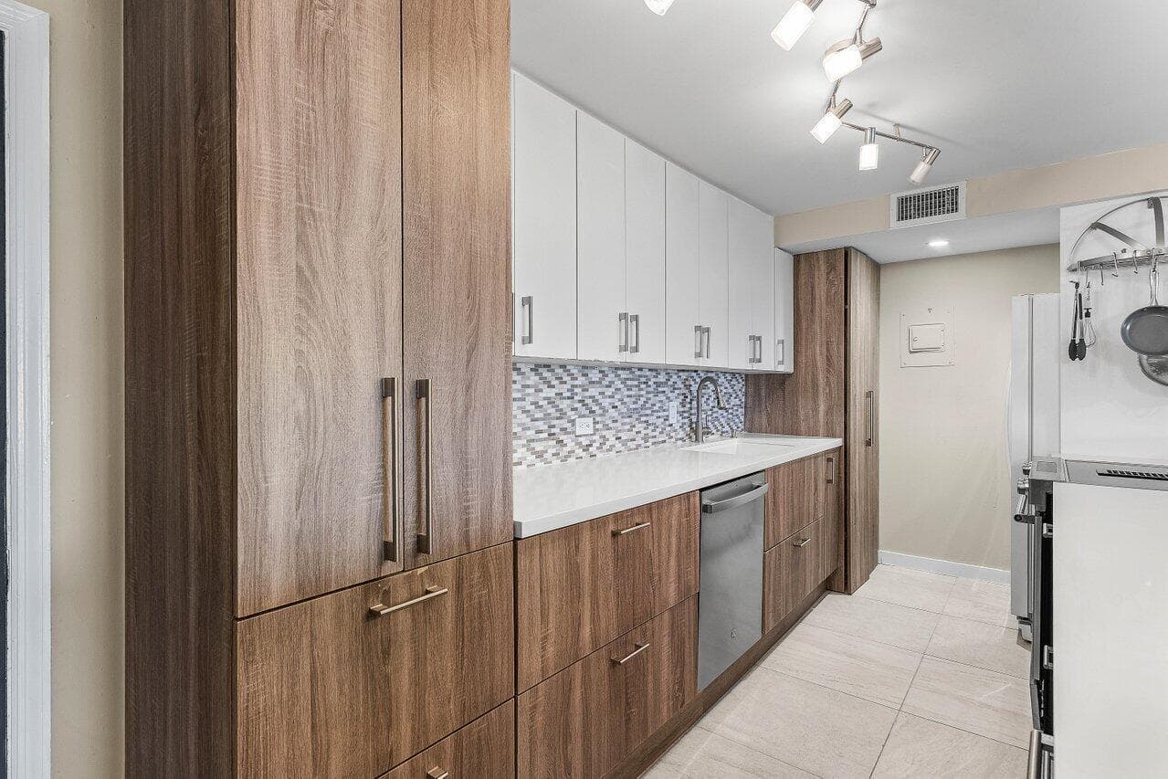 1208 Marine Way 506 photo 9