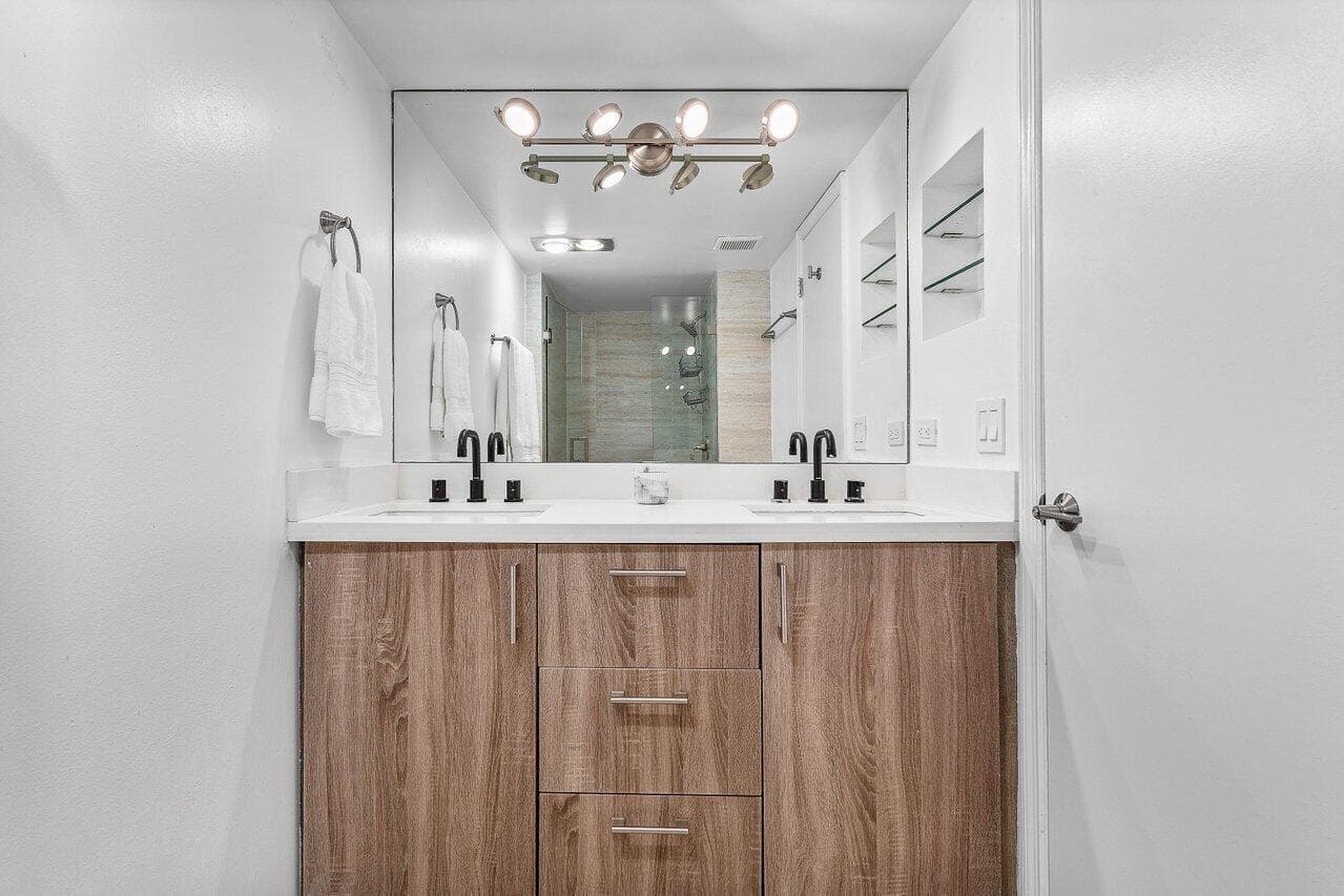 1208 Marine Way 506 photo 19