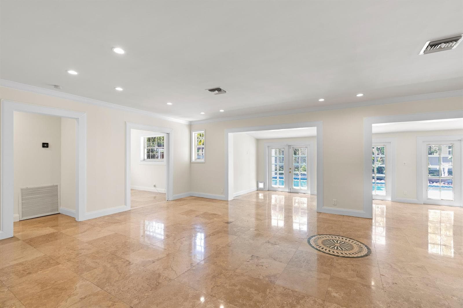 930 SE 10TH Court photo 6