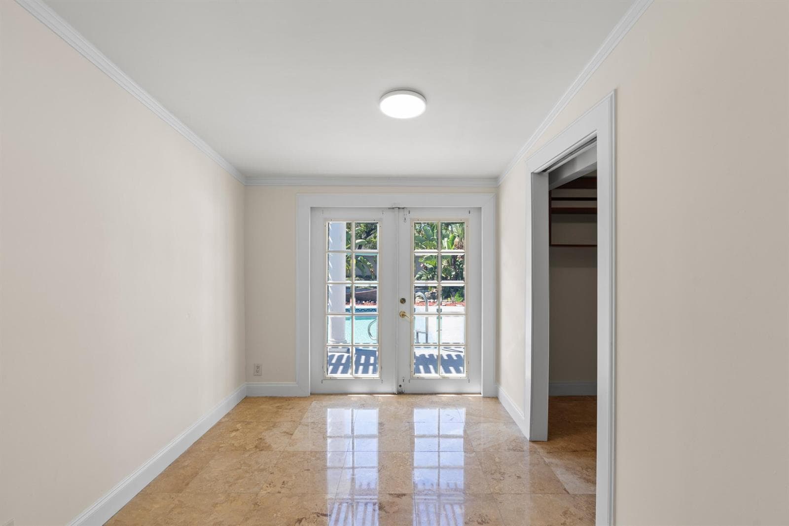 930 SE 10TH Court photo 16