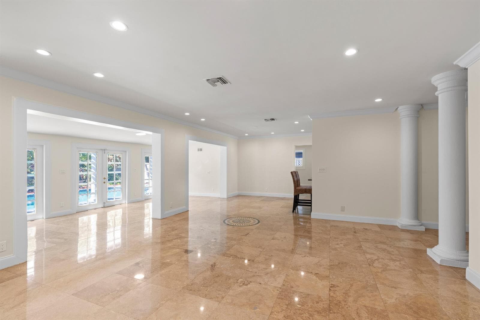 930 SE 10TH Court photo 5