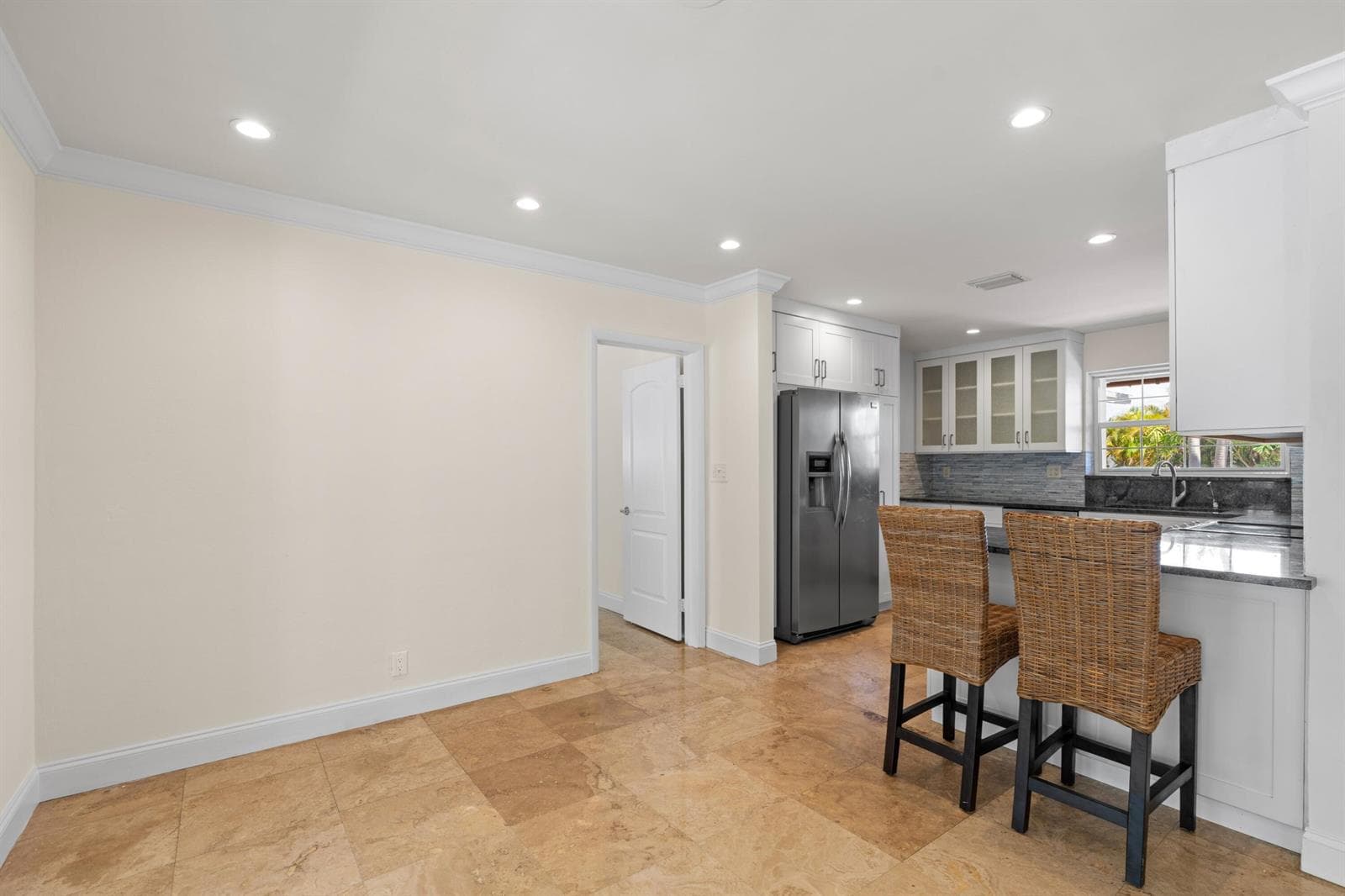 930 SE 10TH Court photo 14