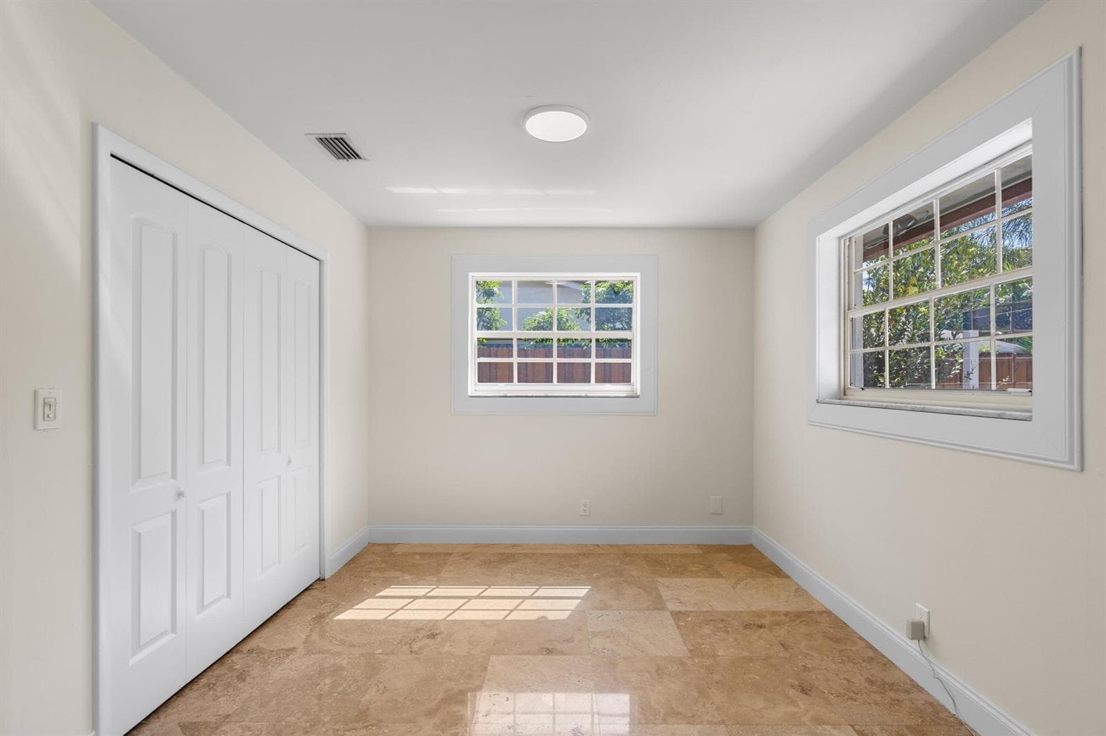 930 SE 10TH Court photo 19