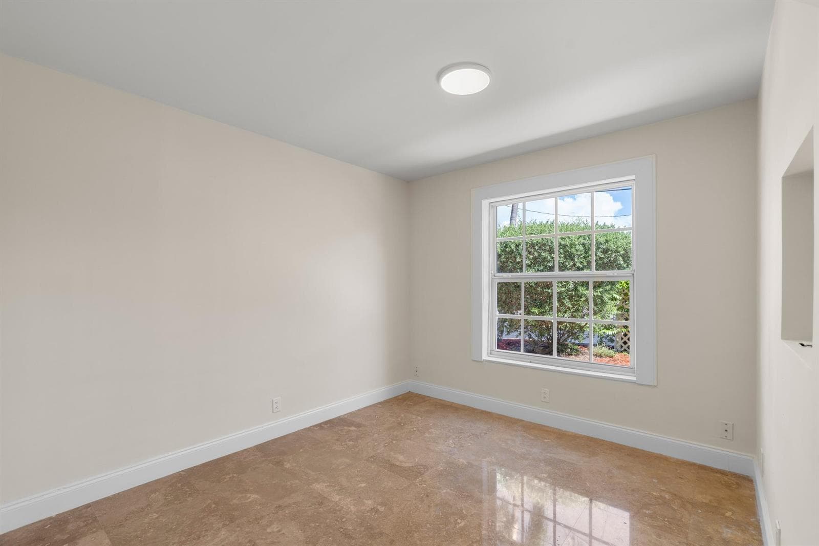 930 SE 10TH Court photo 21