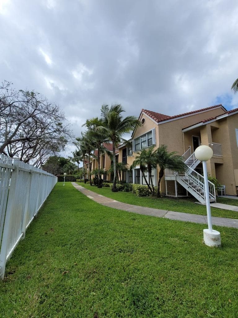 10581 SW 155th Ct 1228 photo 4