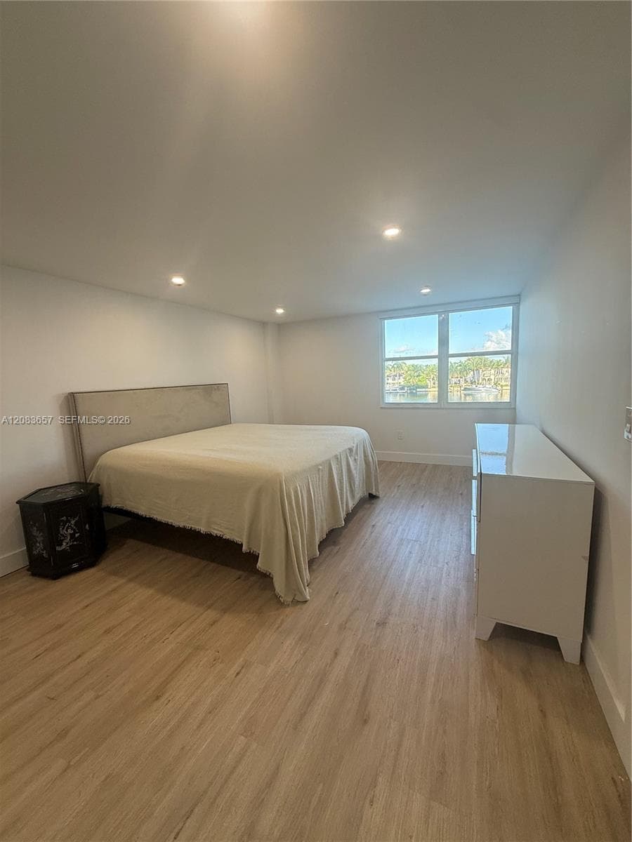 5750 Collins Ave 3F photo 2