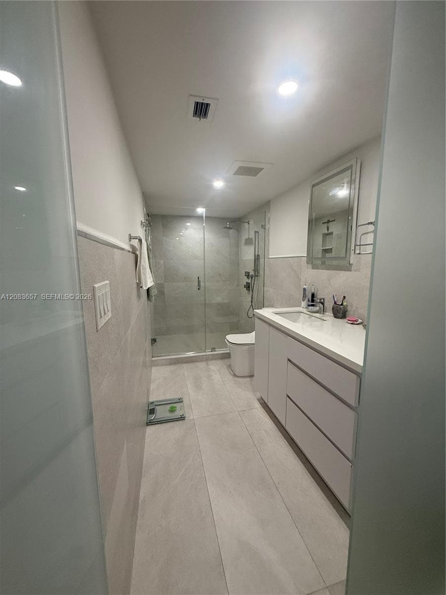 5750 Collins Ave 3F photo 3