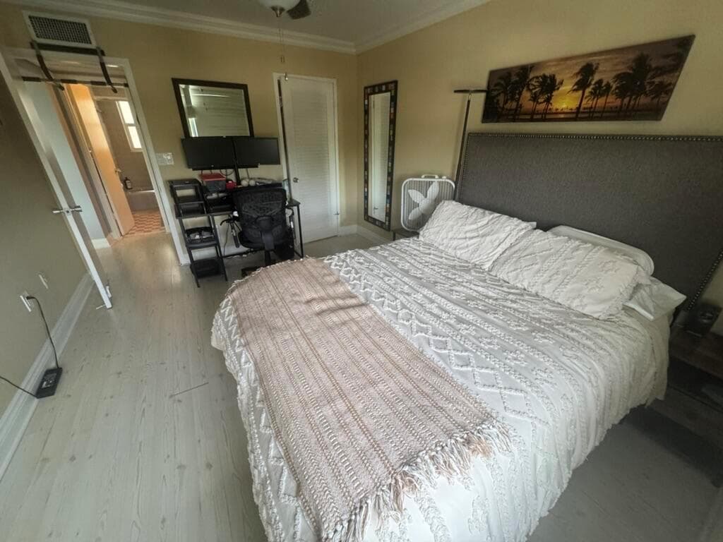 180 Isle Of Venice Drive 433 photo 15