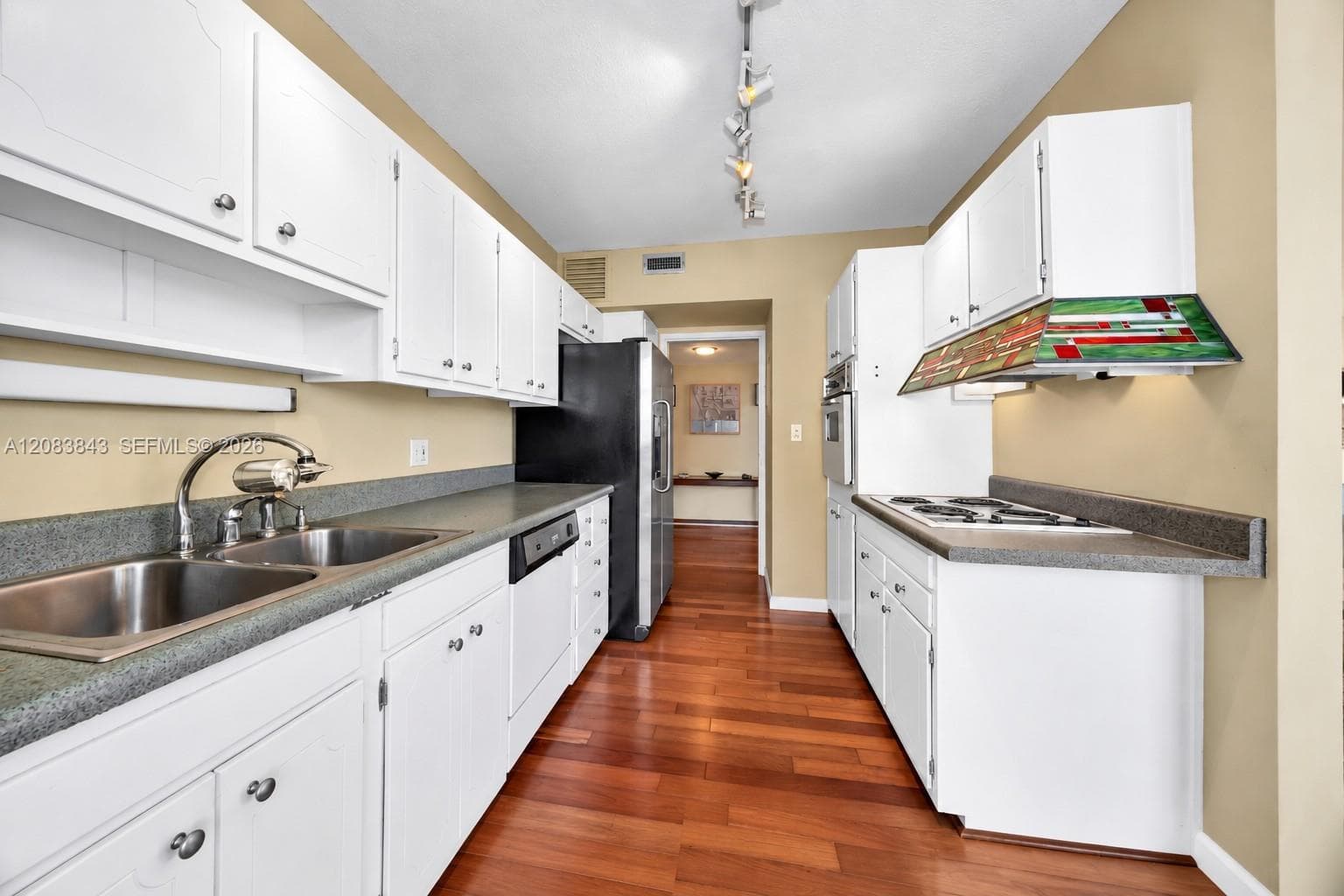 900 Bay Dr 601 photo 17