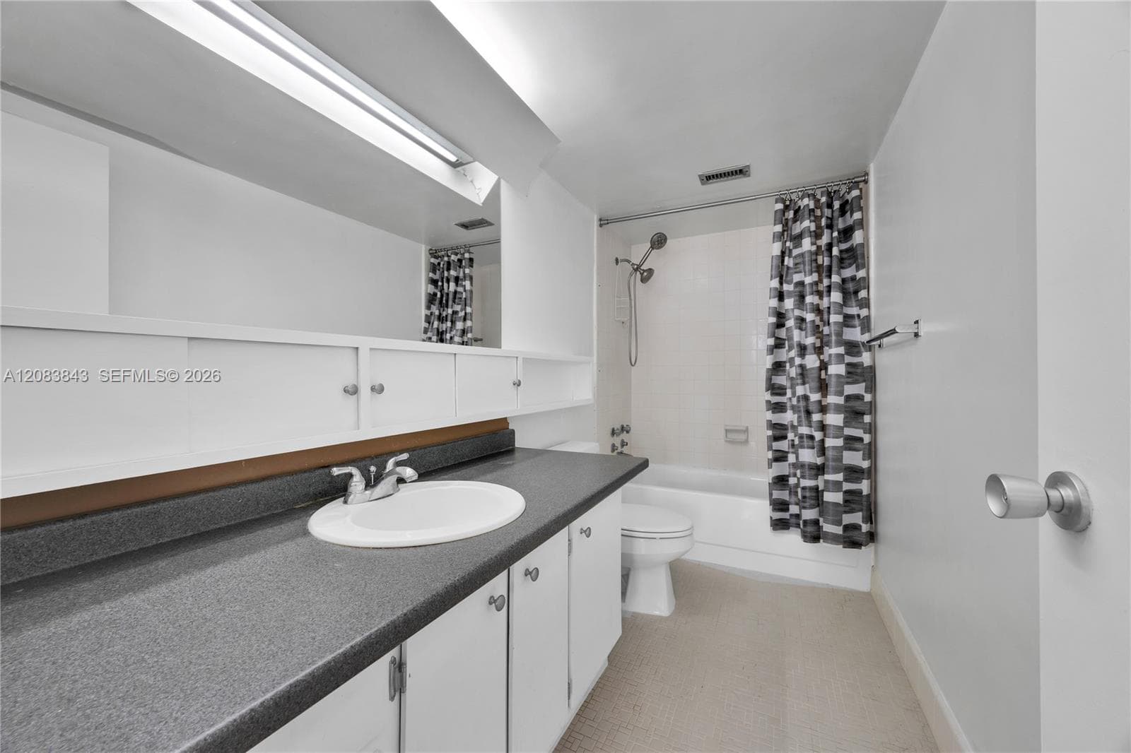 900 Bay Dr 601 photo 22