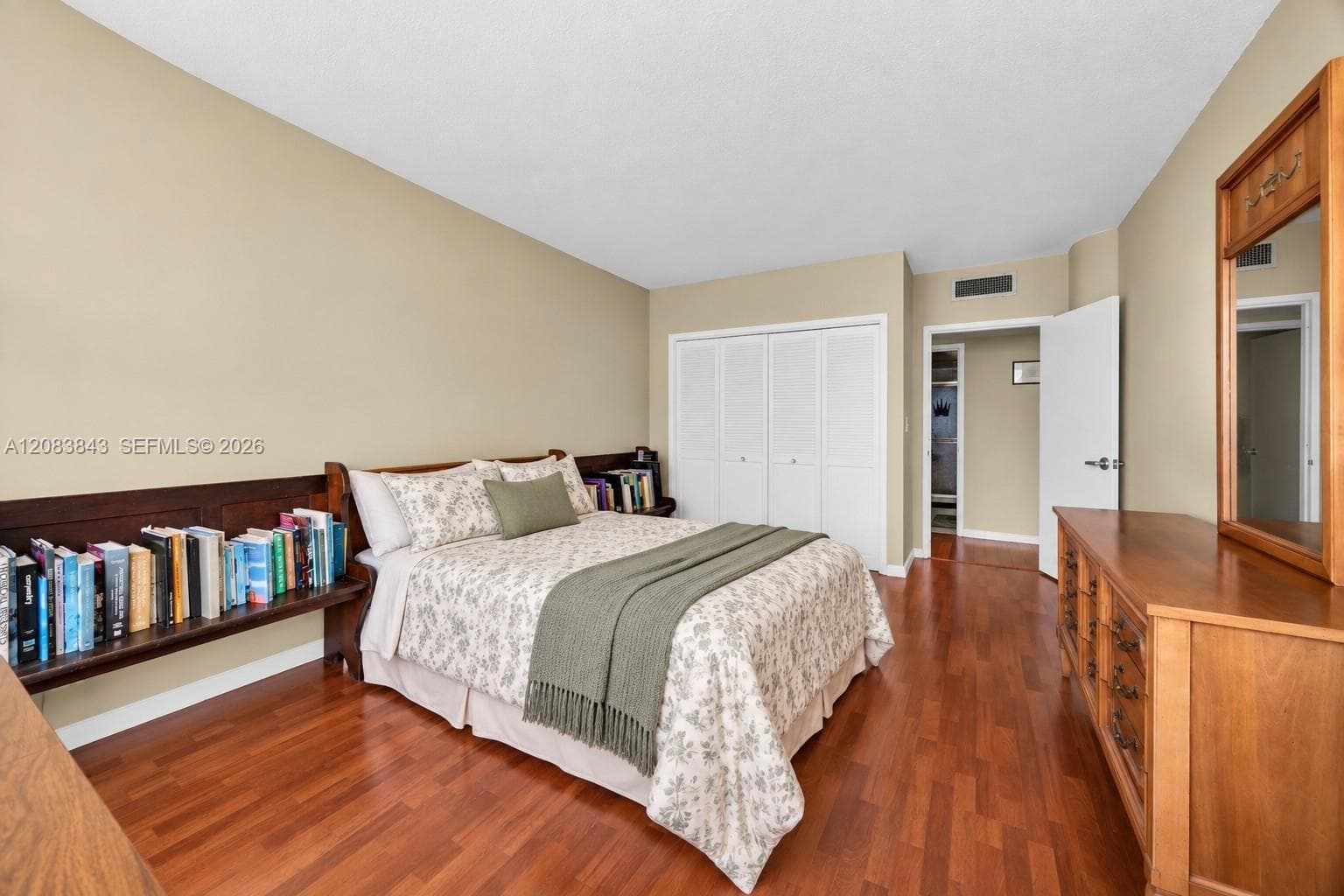 900 Bay Dr 601 photo 24
