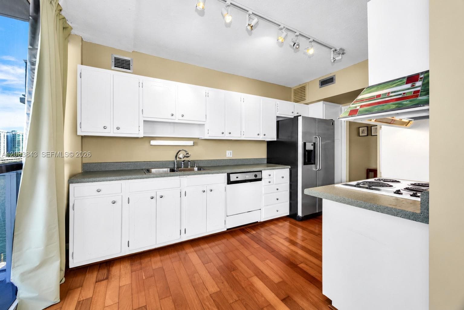 900 Bay Dr 601 photo 15