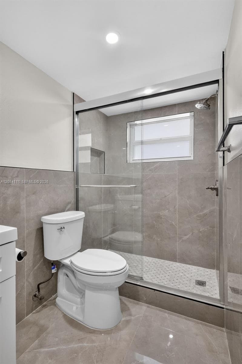 4000 NE 170th St 606 photo 13