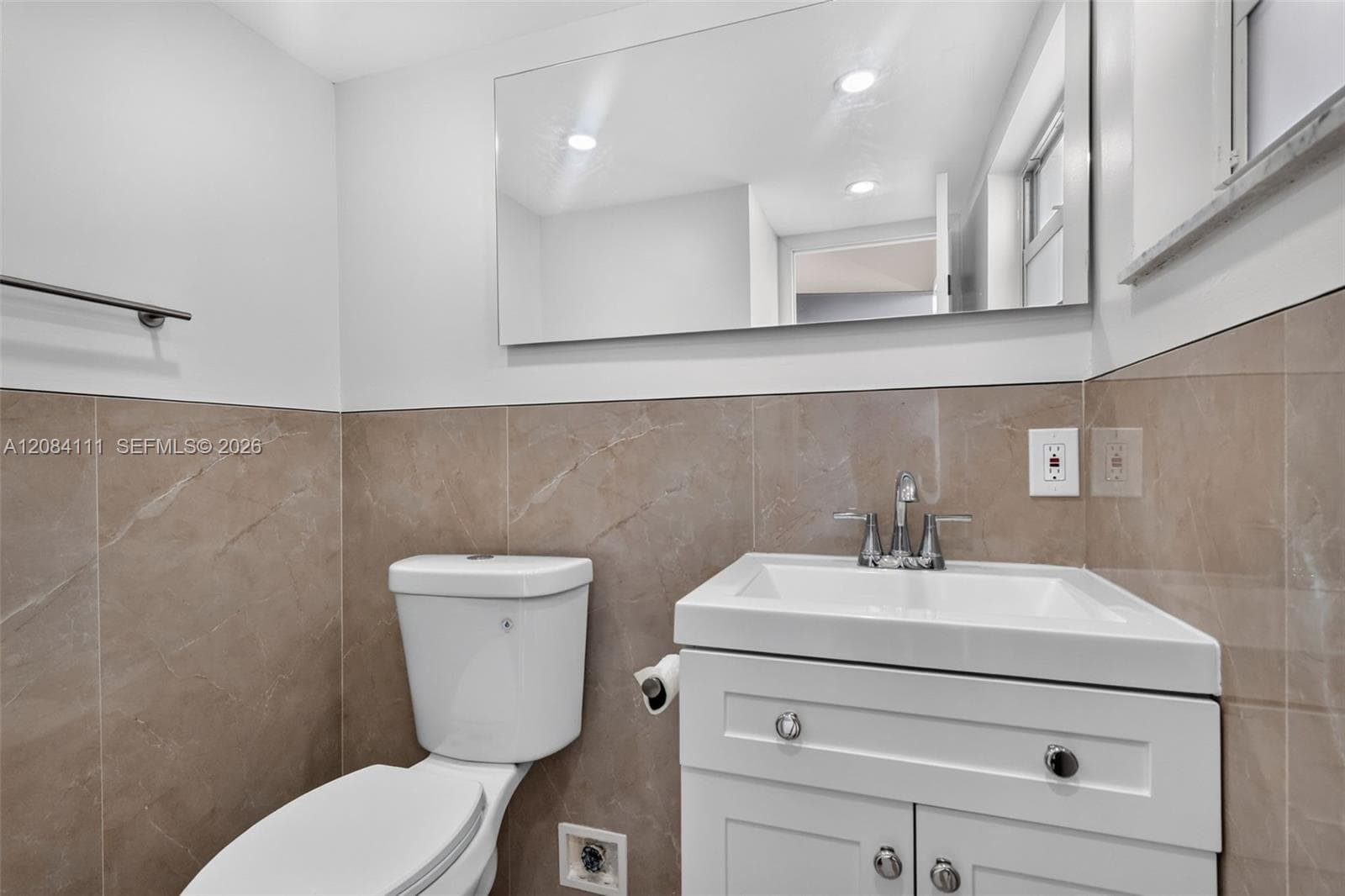 4000 NE 170th St 606 photo 12