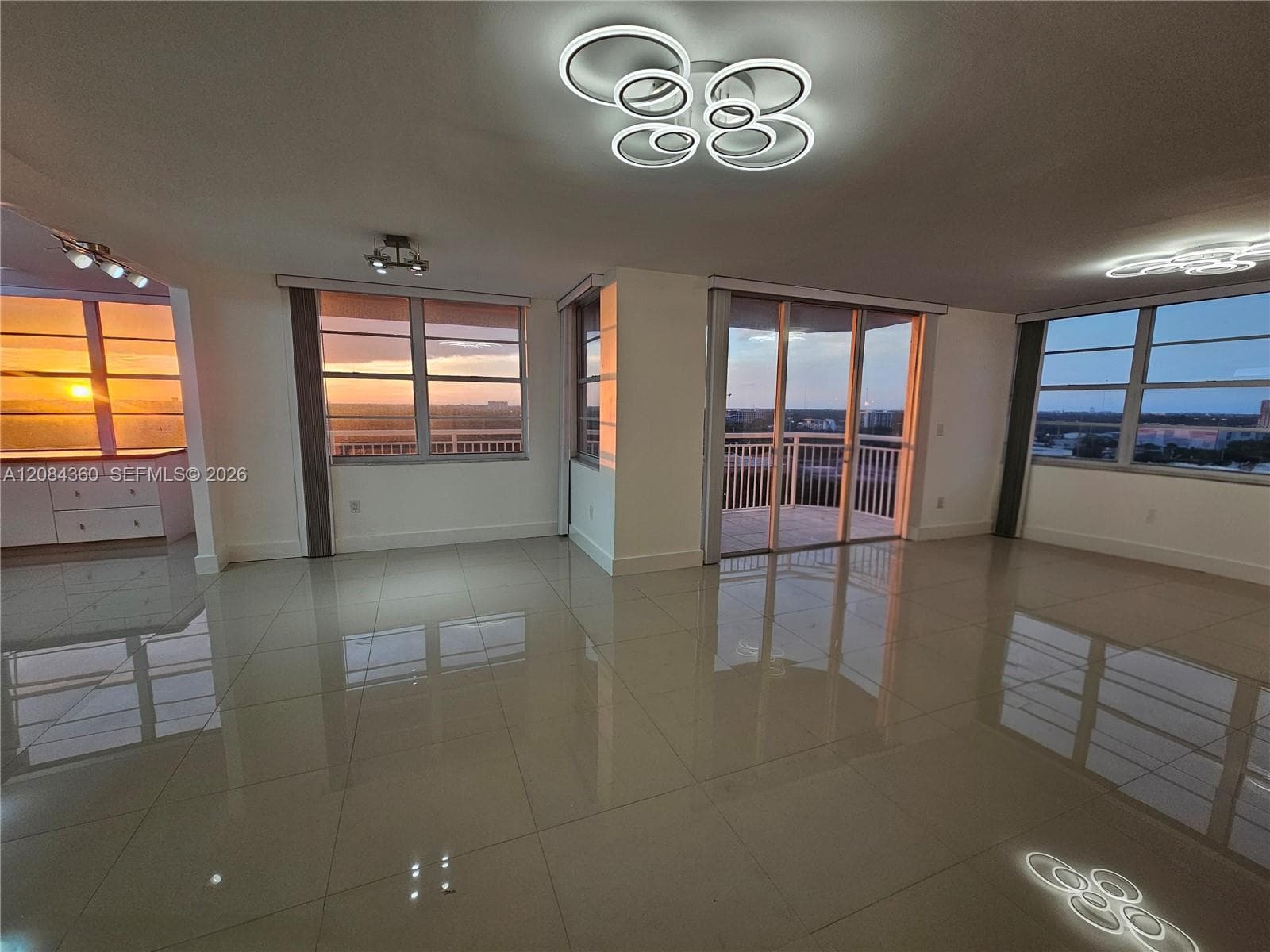 18051 Biscayne Blvd 1204 photo 6