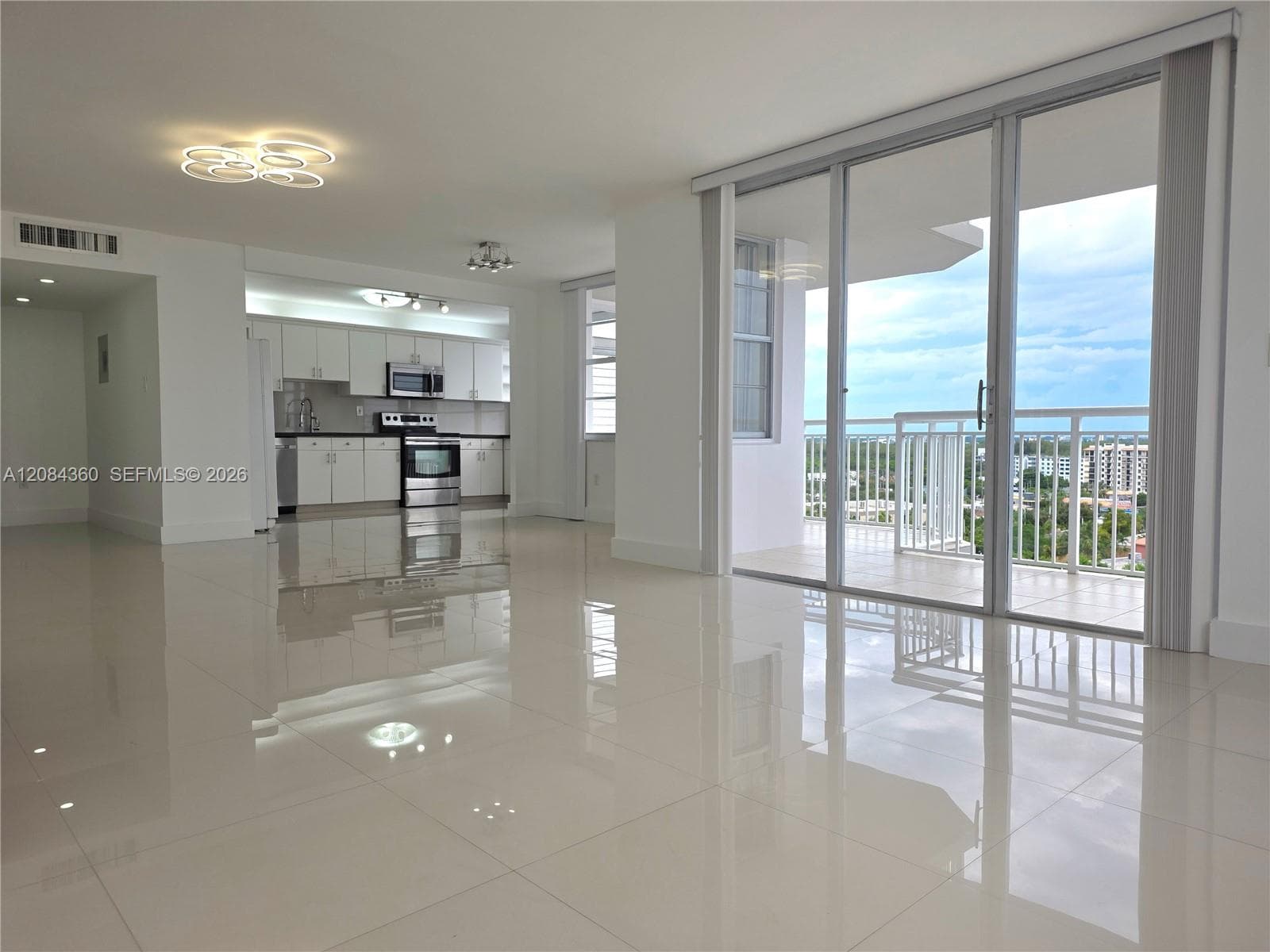 18051 Biscayne Blvd 1204 photo 4