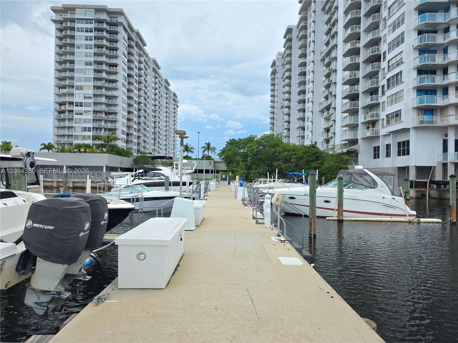 18051 Biscayne Blvd 1204 photo 24