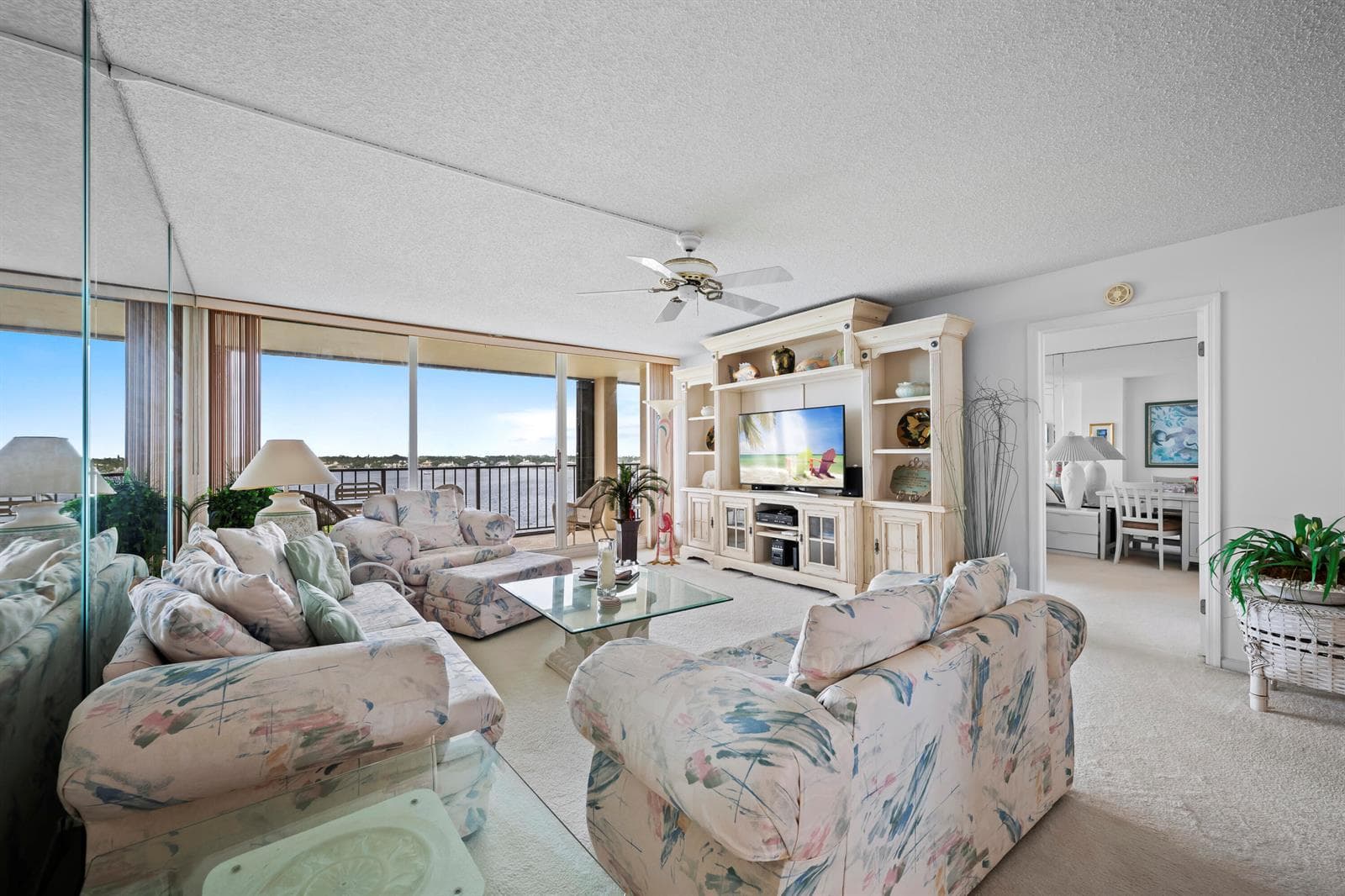 134 LAKESHORE Drive 814 photo 6
