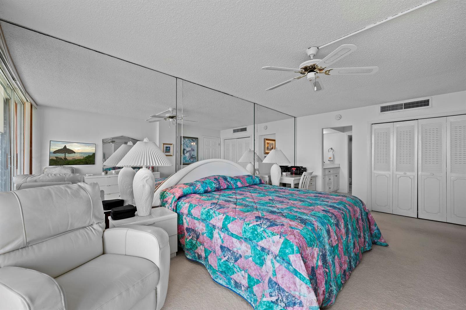 134 LAKESHORE Drive 814 photo 13