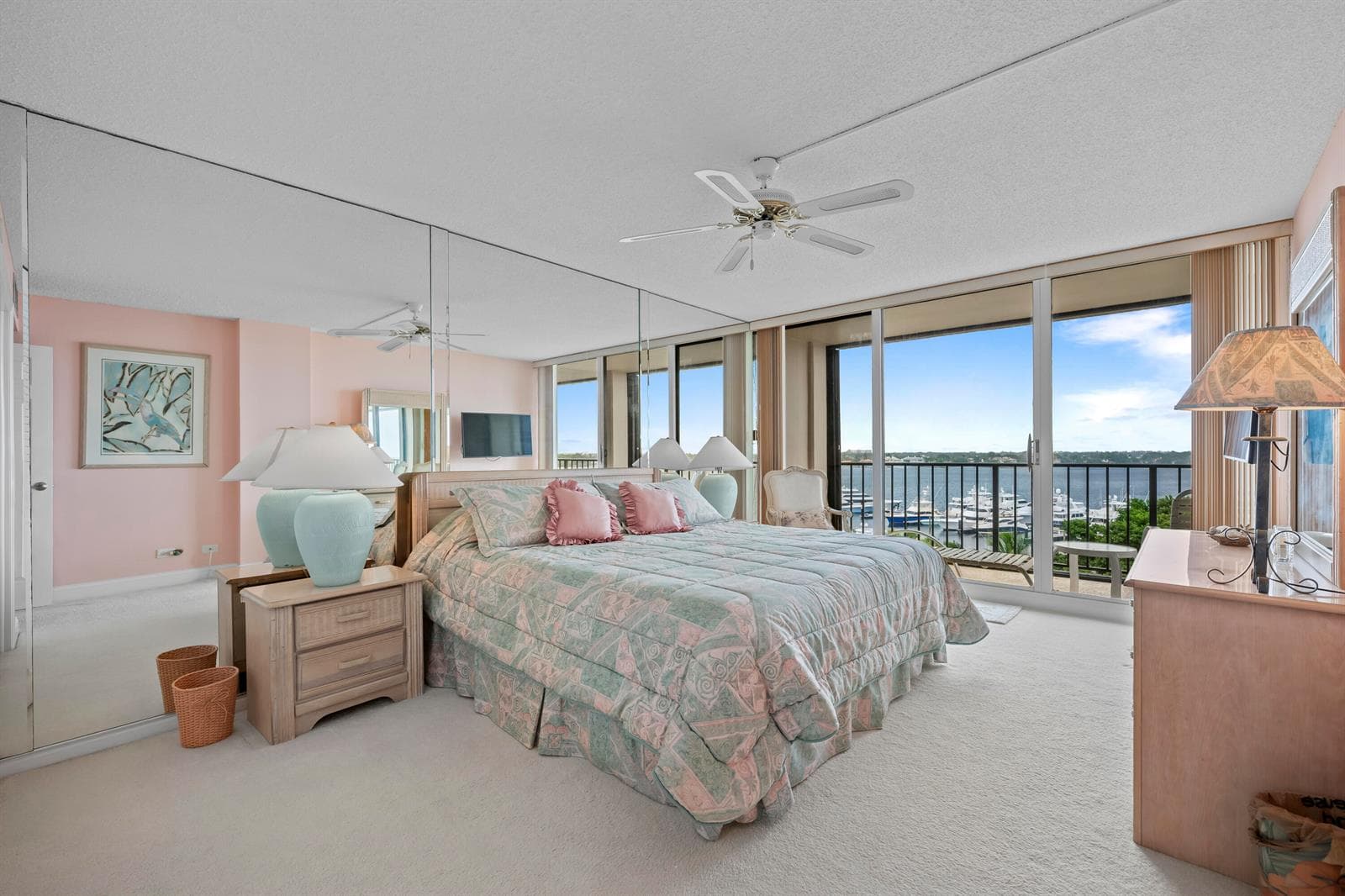 134 LAKESHORE Drive 814 photo 16