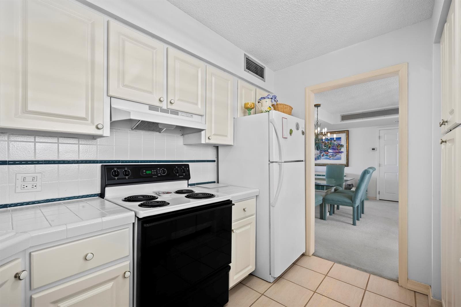 134 LAKESHORE Drive 814 photo 9