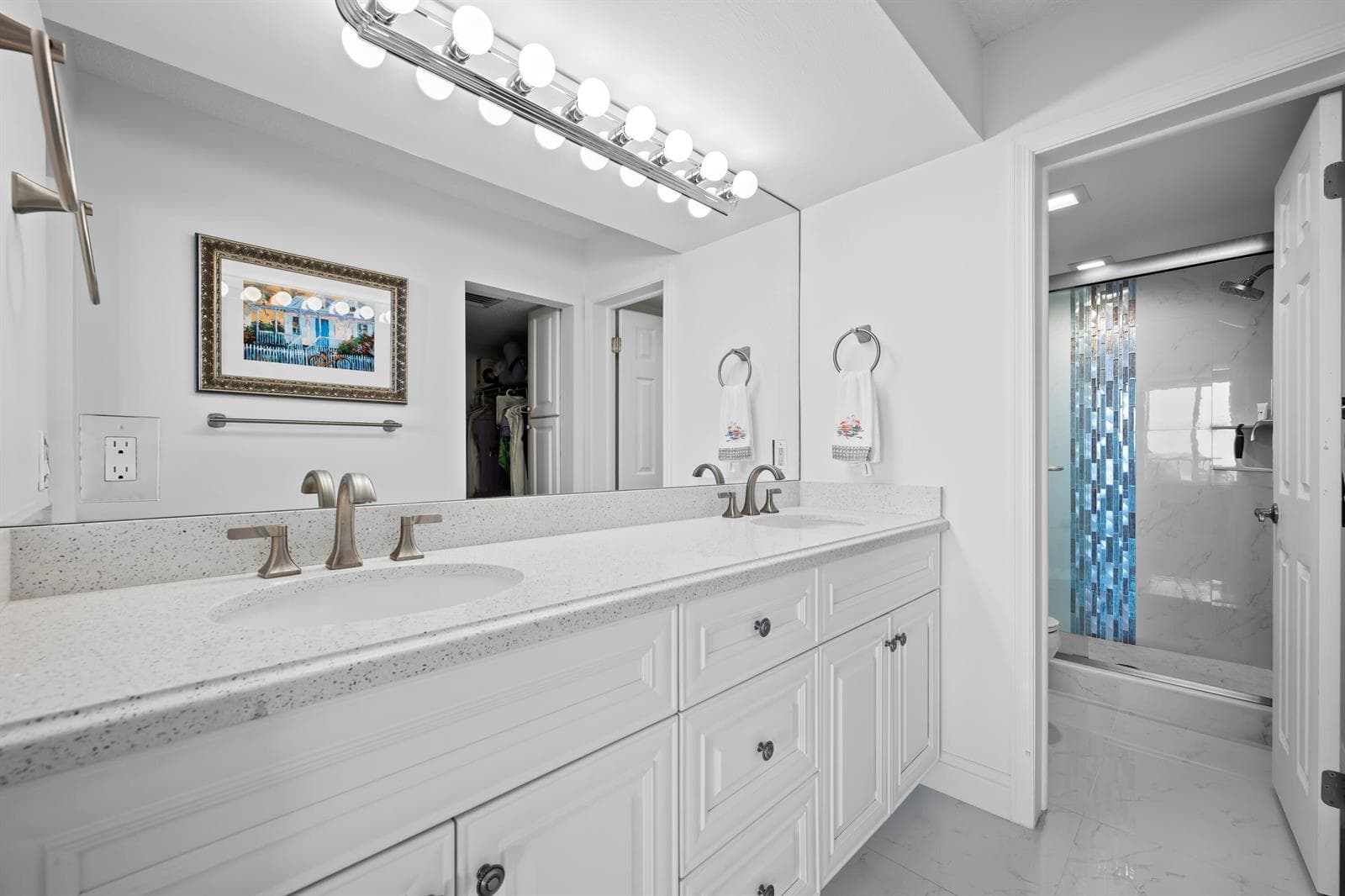 134 LAKESHORE Drive 814 photo 14