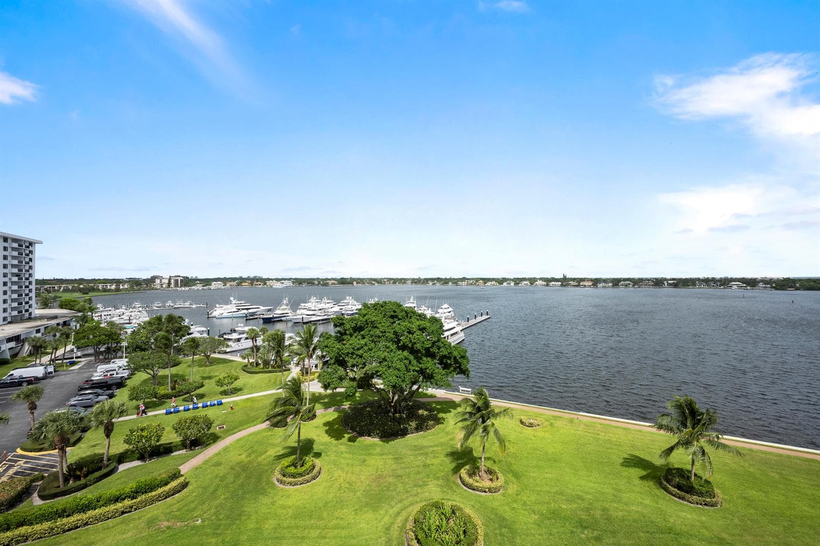 134 LAKESHORE Drive 814 photo 19