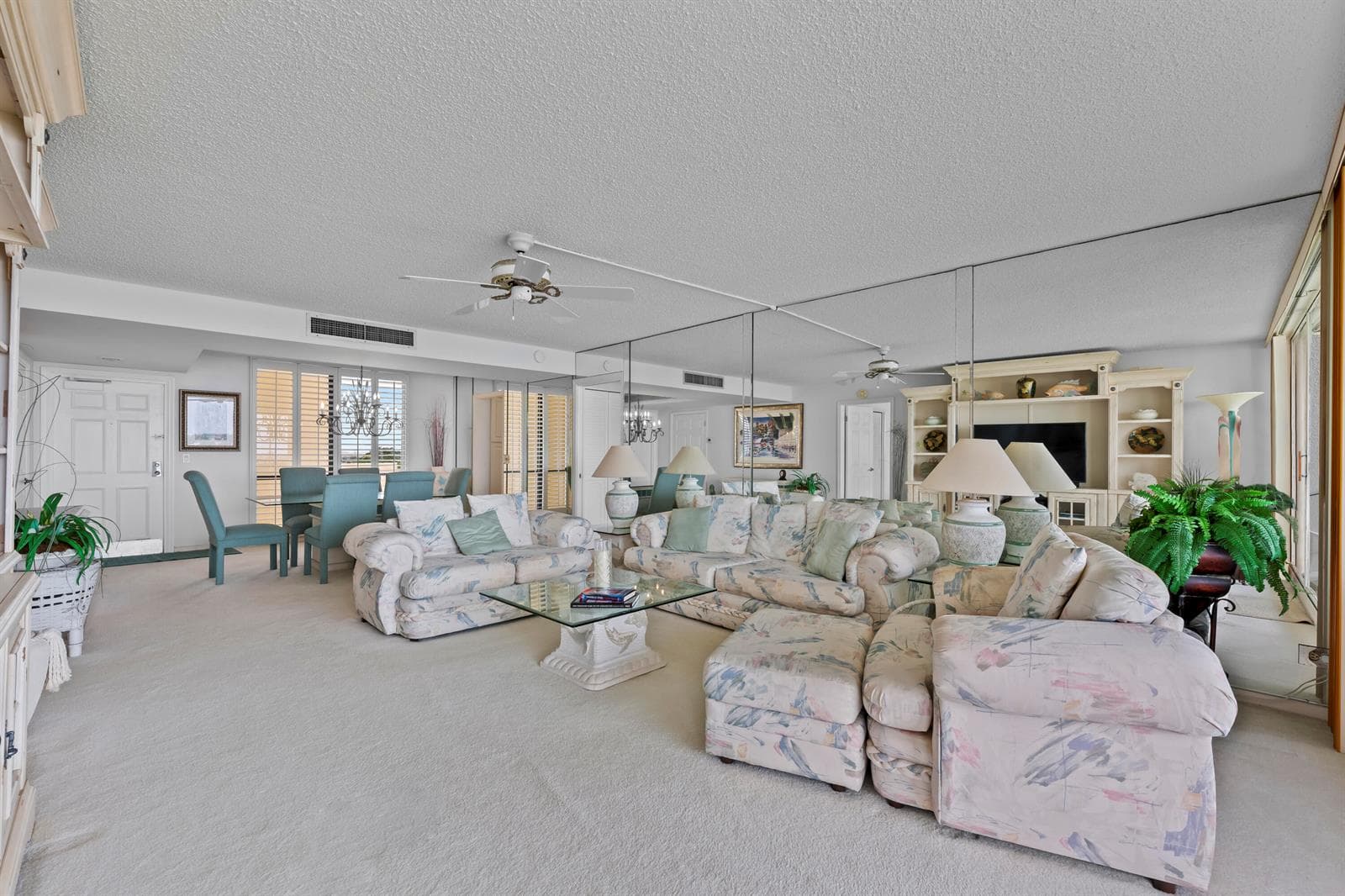 134 LAKESHORE Drive 814 photo 8