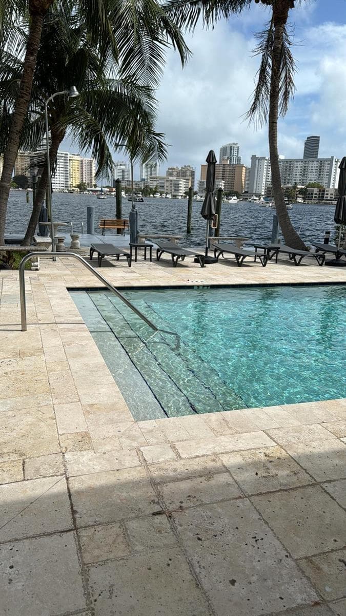 468 GOLDEN ISLES Drive 101 photo 1