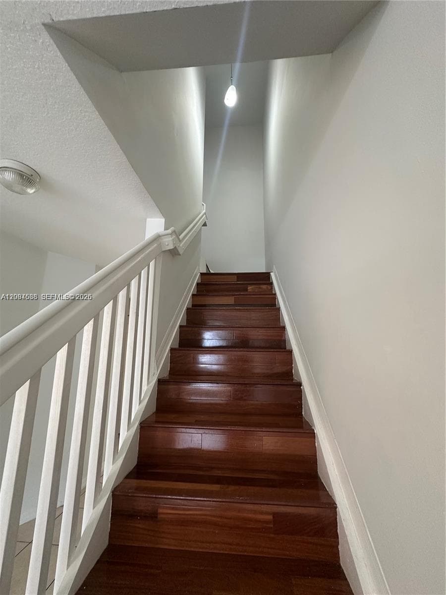 2191 Anchor Ct 1902 photo 4