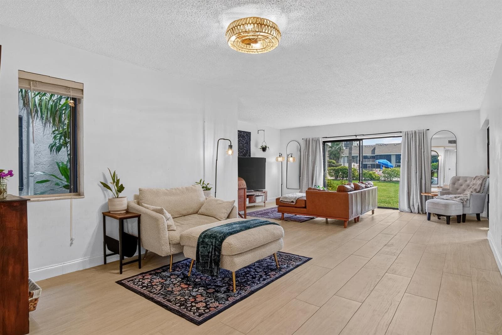 3212 S LAKEVIEW Circle 10104 photo 6