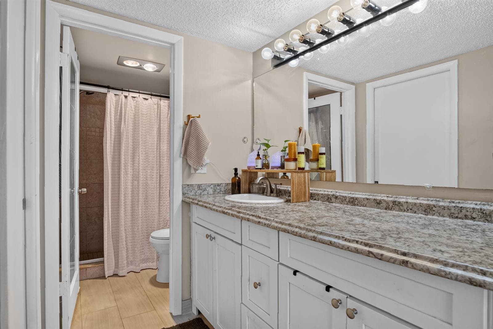 3212 S LAKEVIEW Circle 10104 photo 16