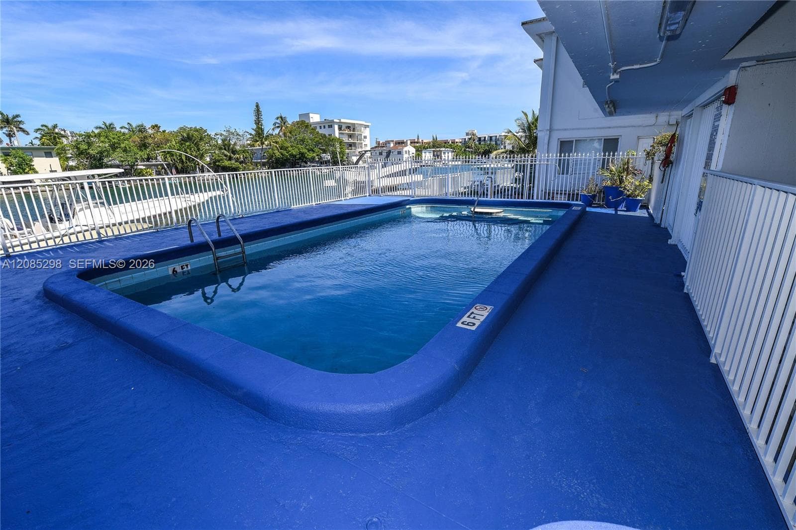 8305 Crespi Blvd 4D photo 23