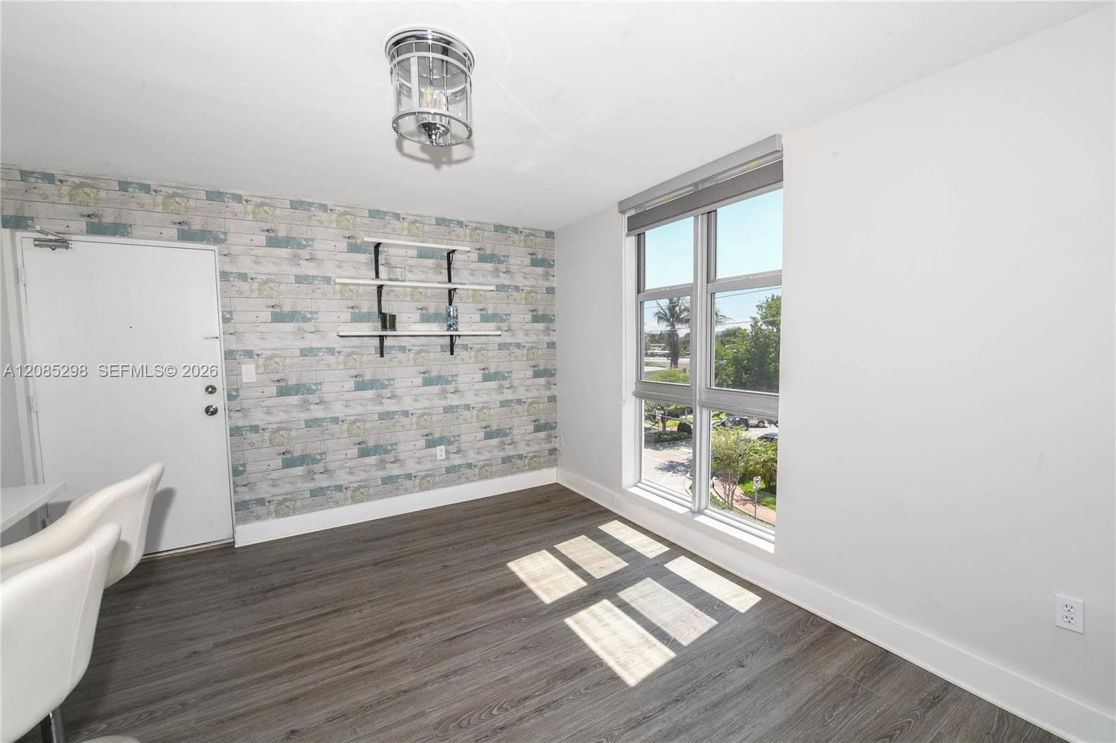 8305 Crespi Blvd 4D photo 6