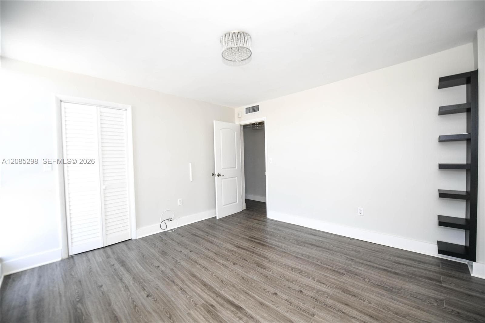 8305 Crespi Blvd 4D photo 16