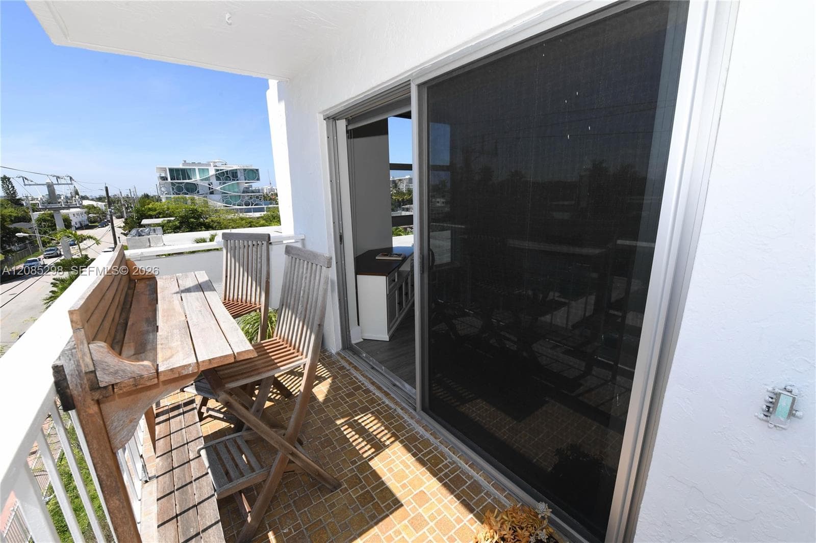 8305 Crespi Blvd 4D photo 12