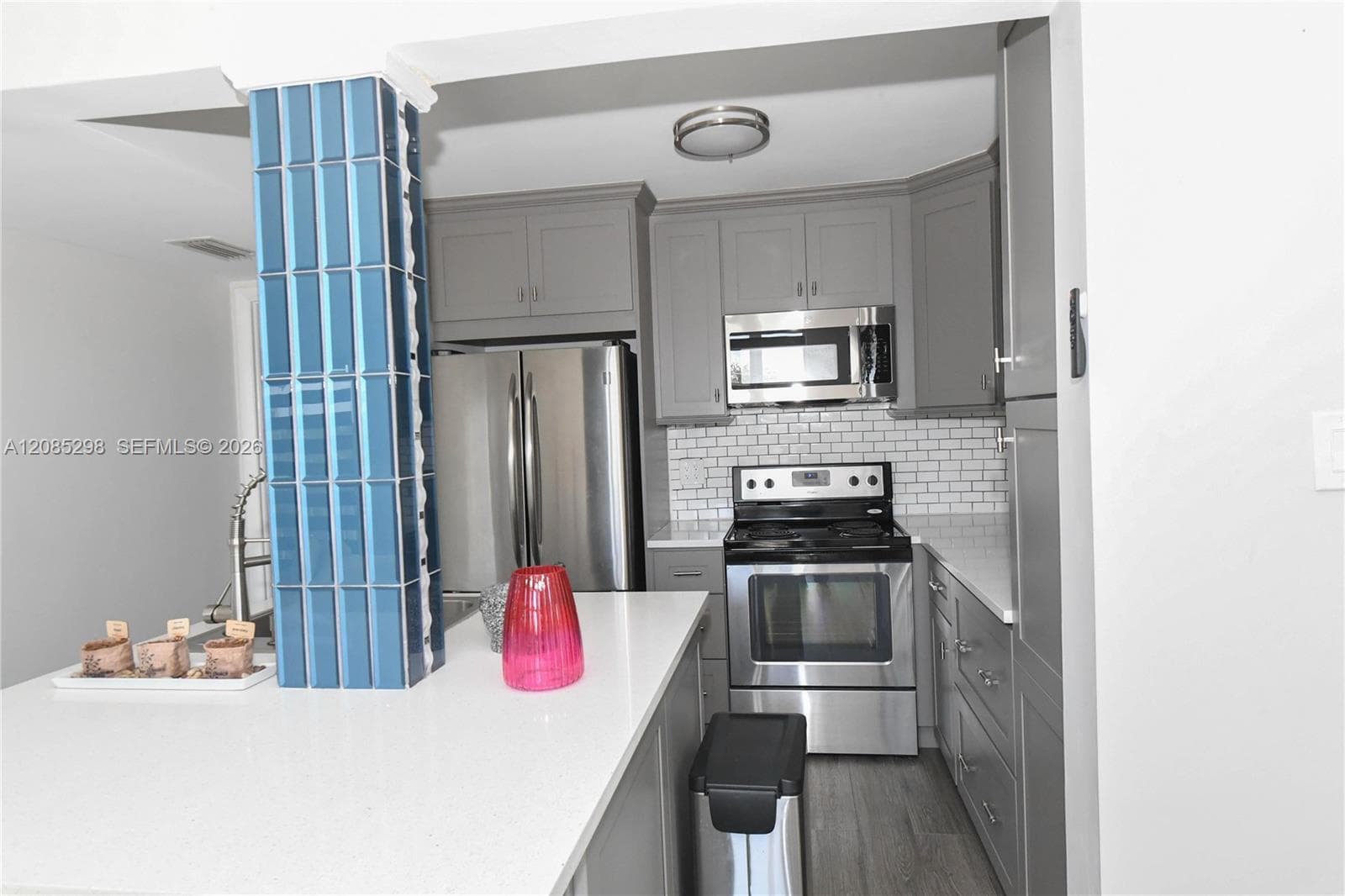 8305 Crespi Blvd 4D photo 7