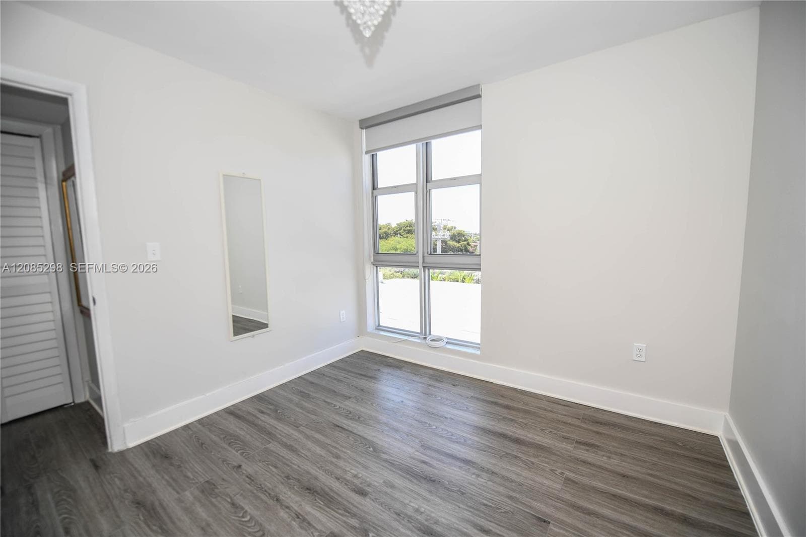 8305 Crespi Blvd 4D photo 20