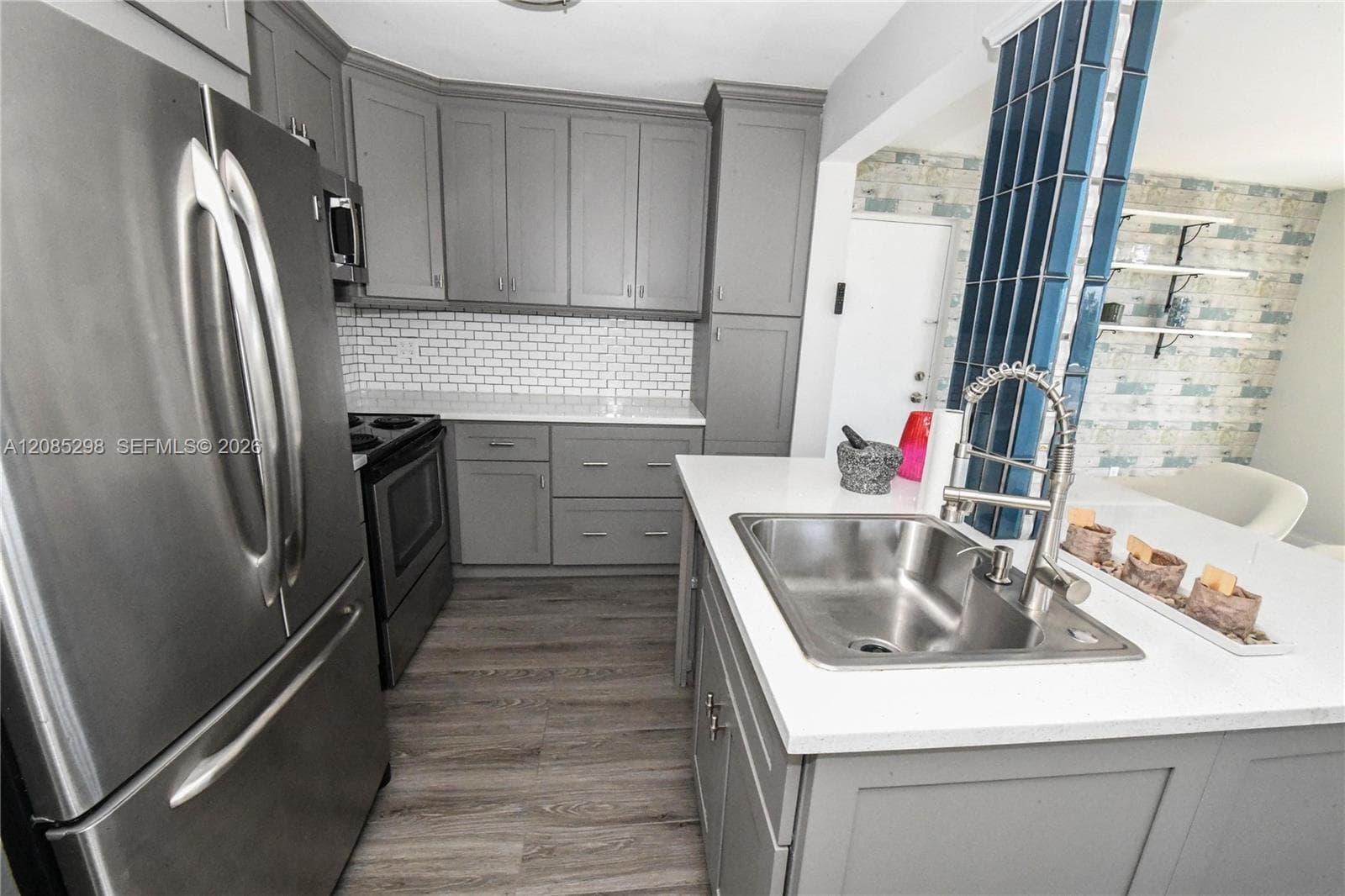 8305 Crespi Blvd 4D photo 10