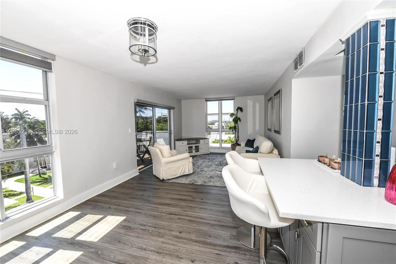 8305 Crespi Blvd 4D photo 4