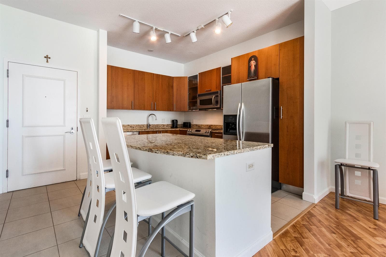 1945 S Ocean Drive 502 photo 6