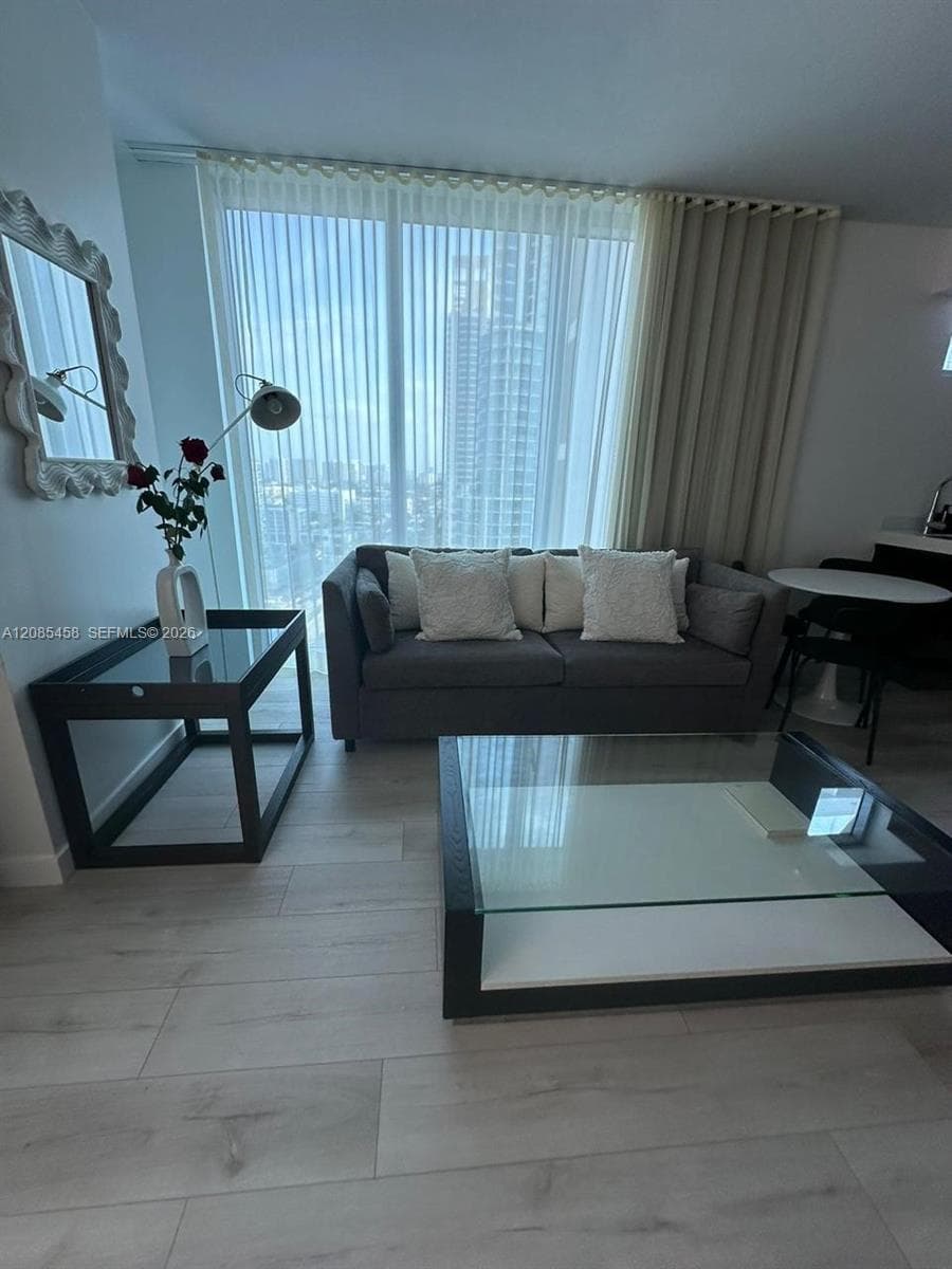 17315 Collins Ave 2006 photo 6