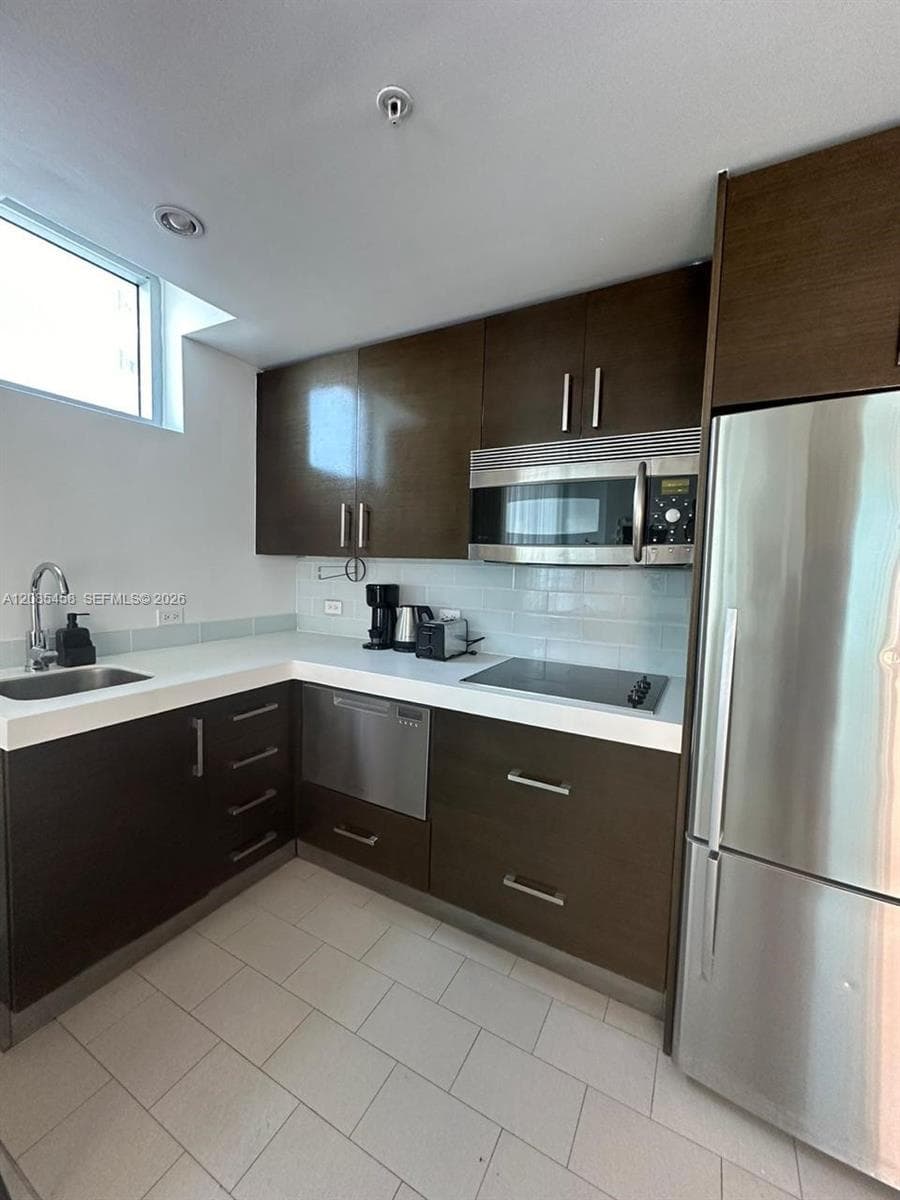 17315 Collins Ave 2006 photo 12