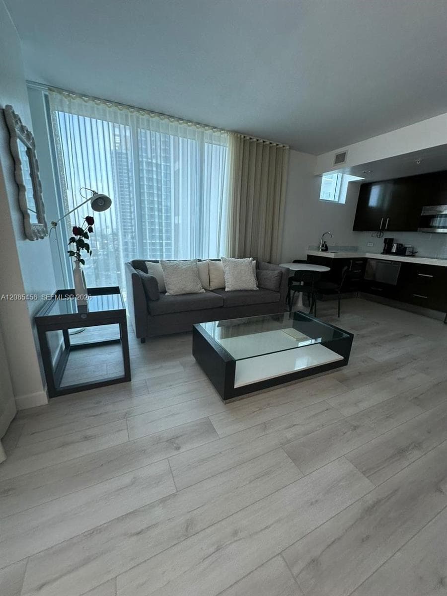 17315 Collins Ave 2006 photo 5
