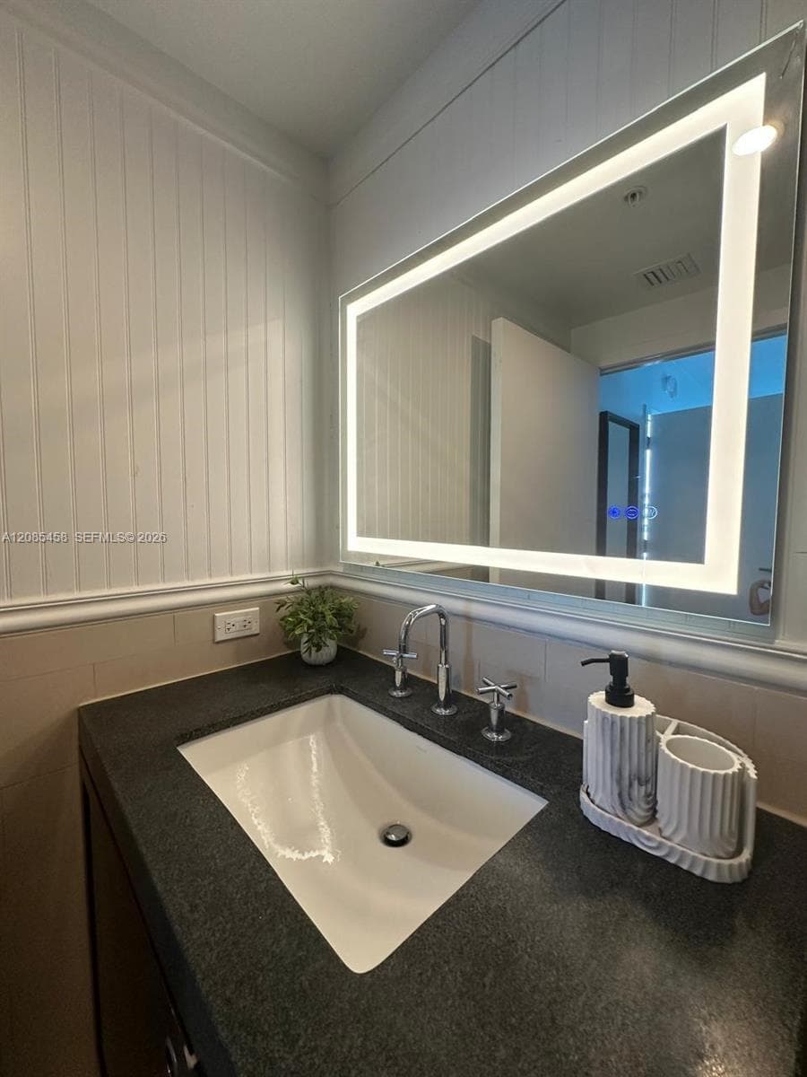 17315 Collins Ave 2006 photo 15