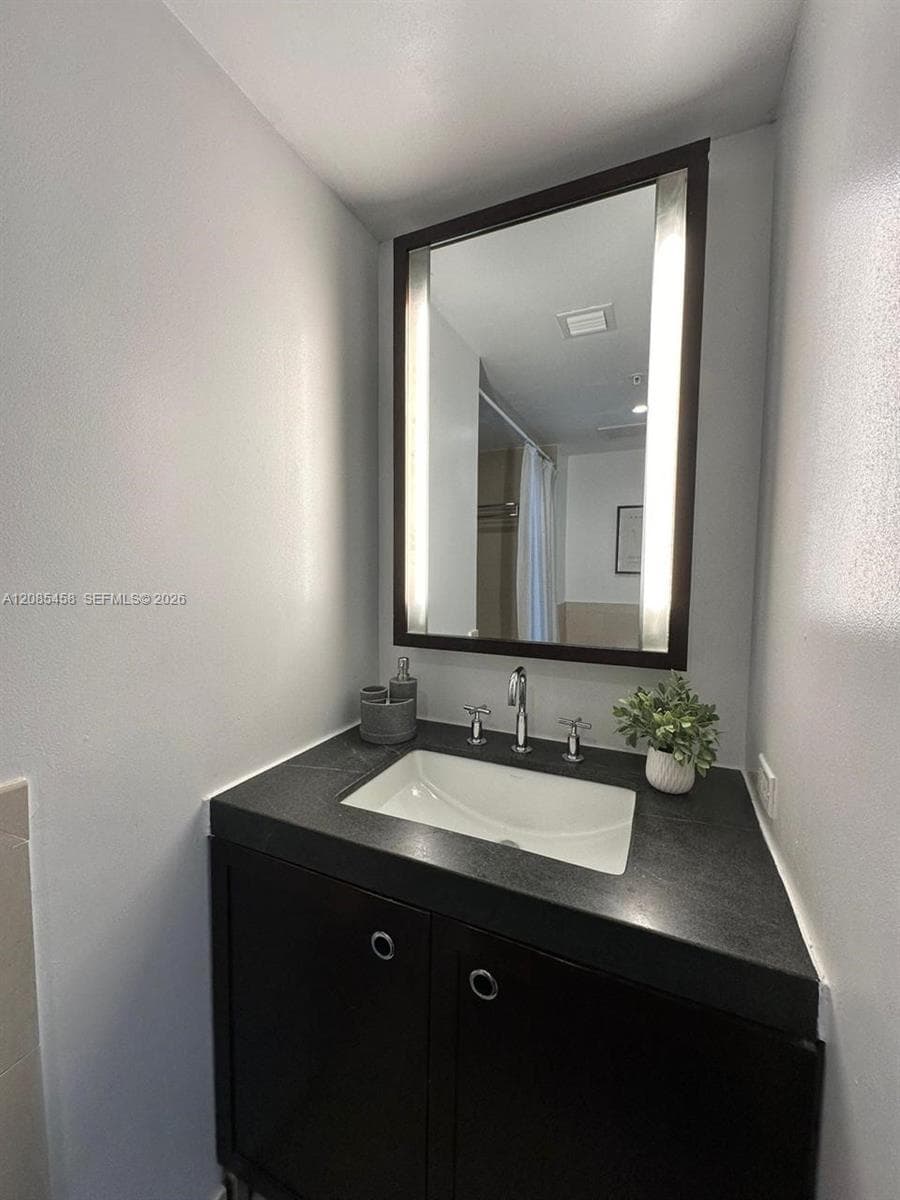 17315 Collins Ave 2006 photo 21
